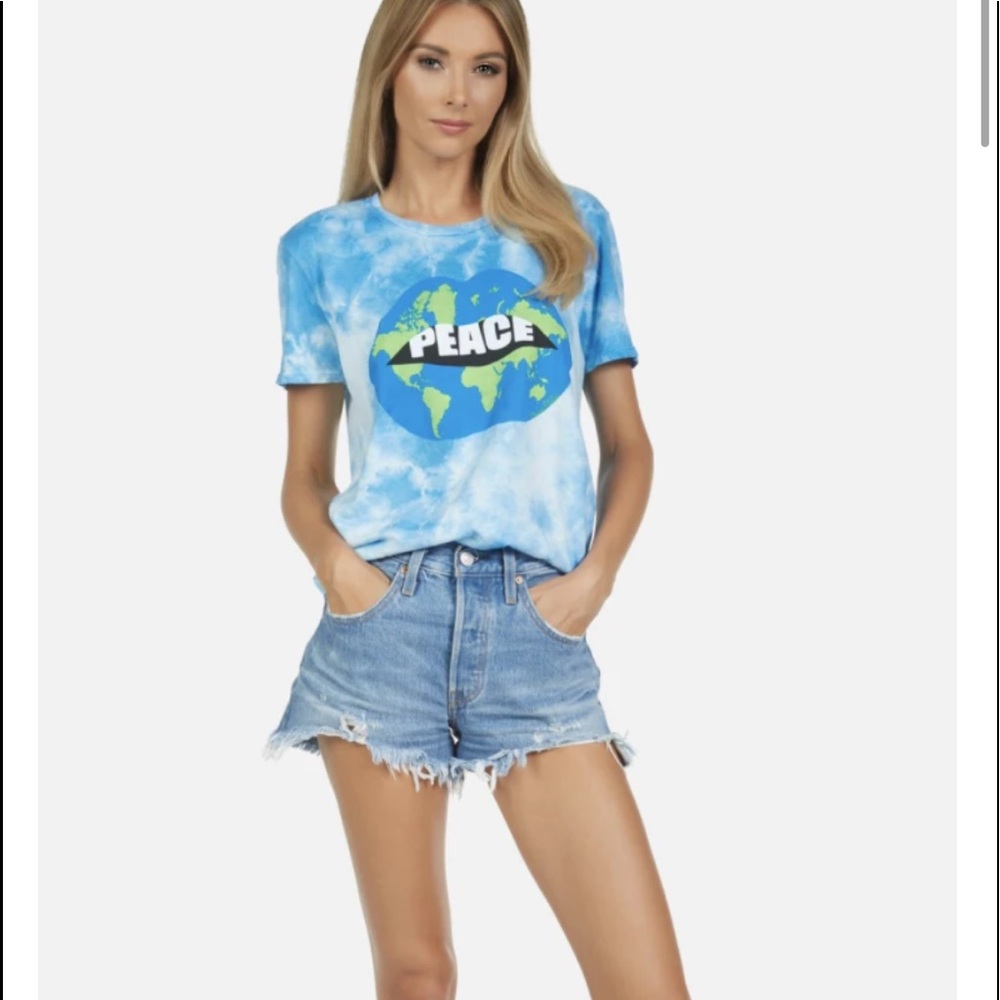 Lauren Moshi Wolf World Peace Lips Tee